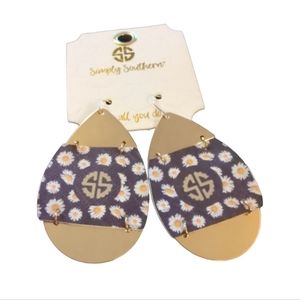 Simply Southern daisy dangle earrings